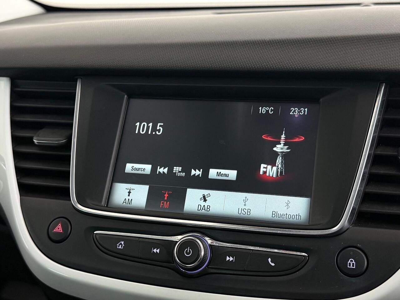 Vauxhall Crossland thumbnail Infotainment System