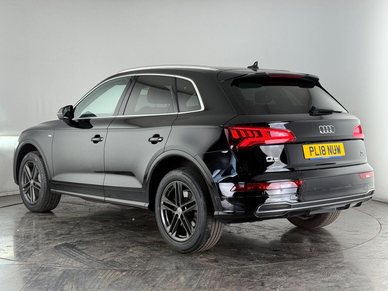 Audi Q5 thumbnail Rear Left
