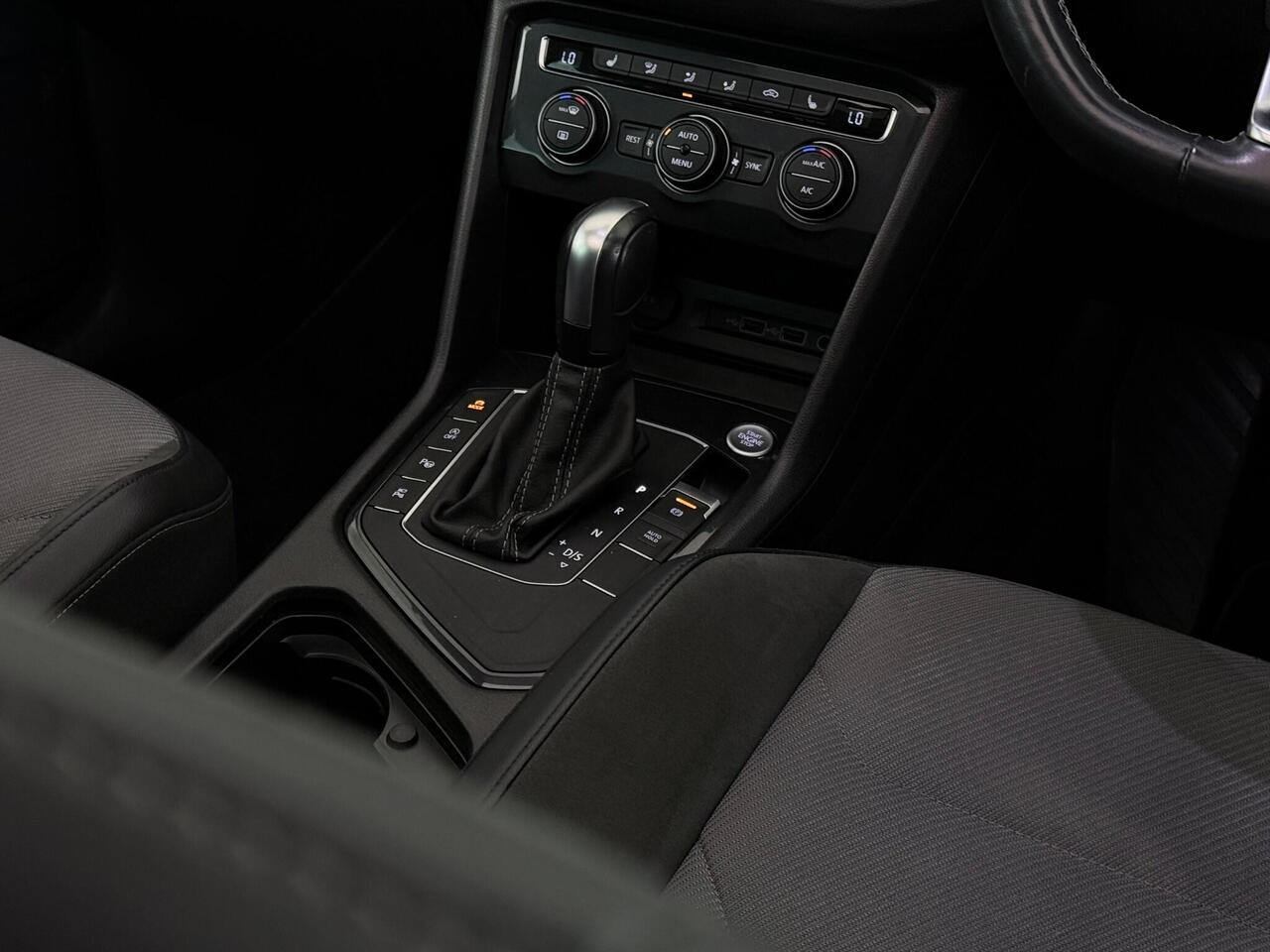 Volkswagen Tiguan thumbnail Interior Front