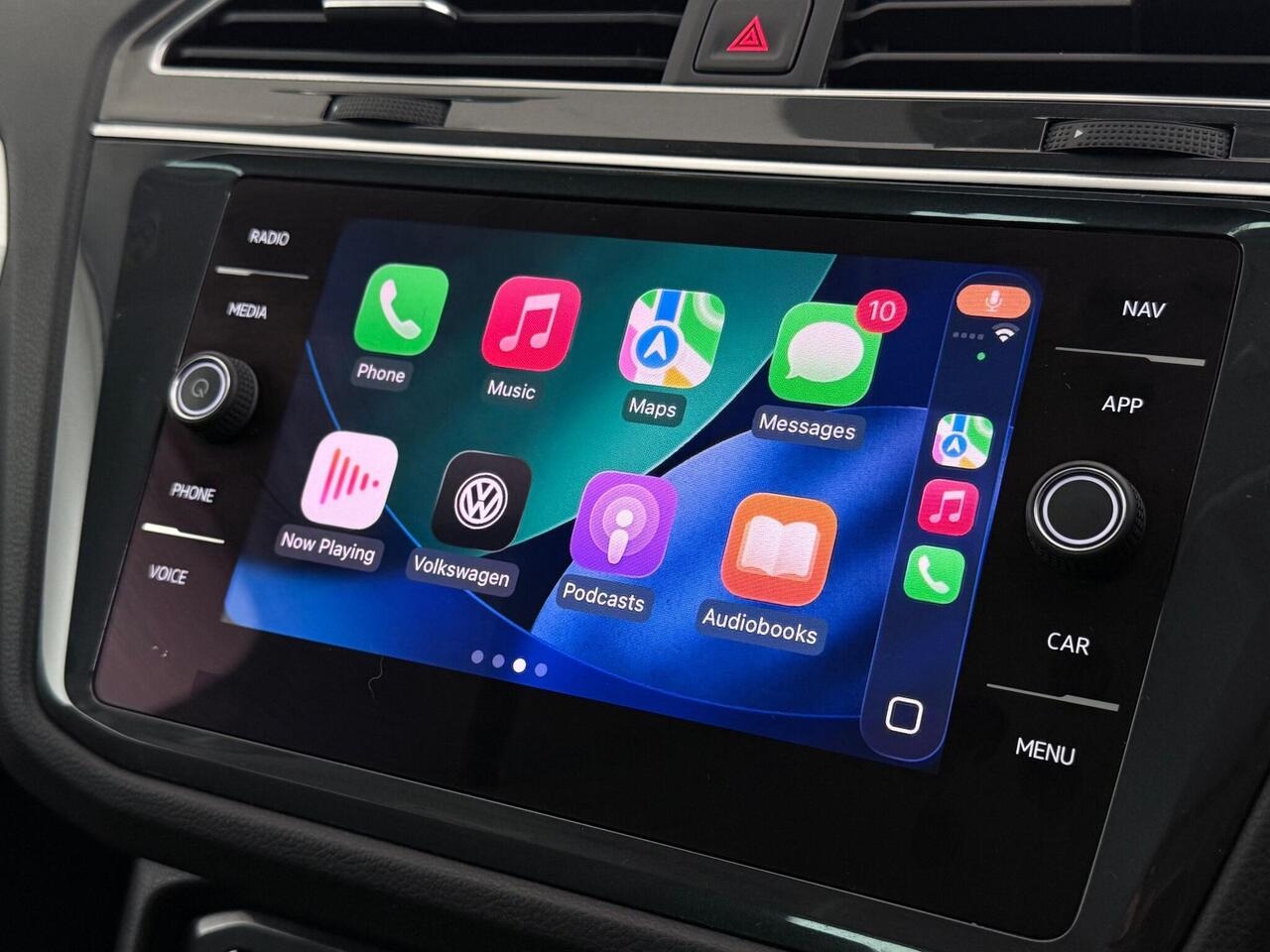 Volkswagen Tiguan thumbnail Infotainment System
