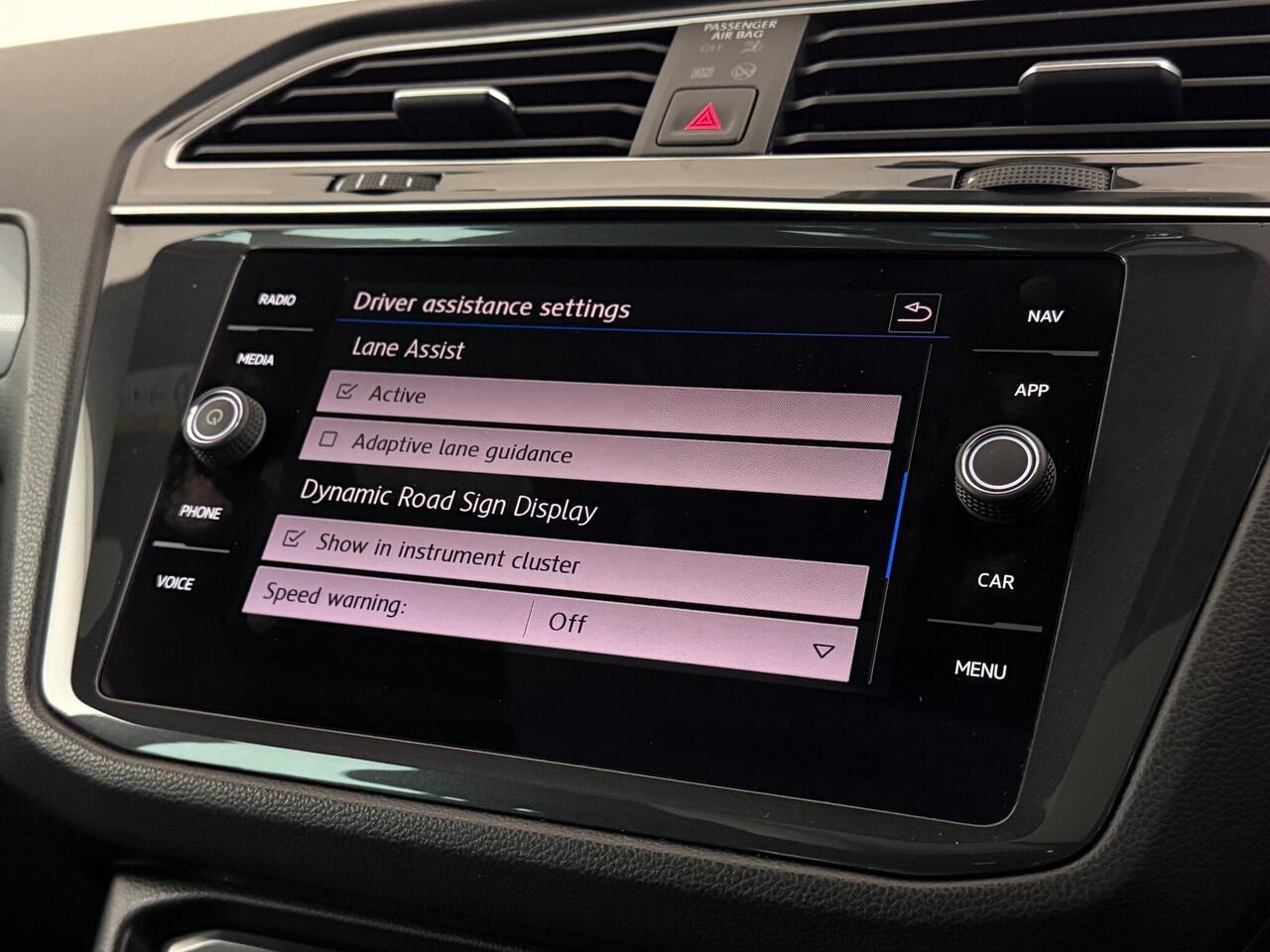 Volkswagen Tiguan thumbnail Infotainment System