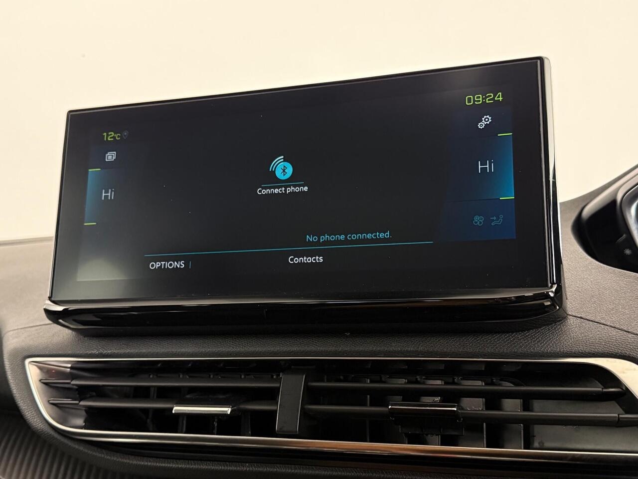 Peugeot 3008 thumbnail Infotainment System
