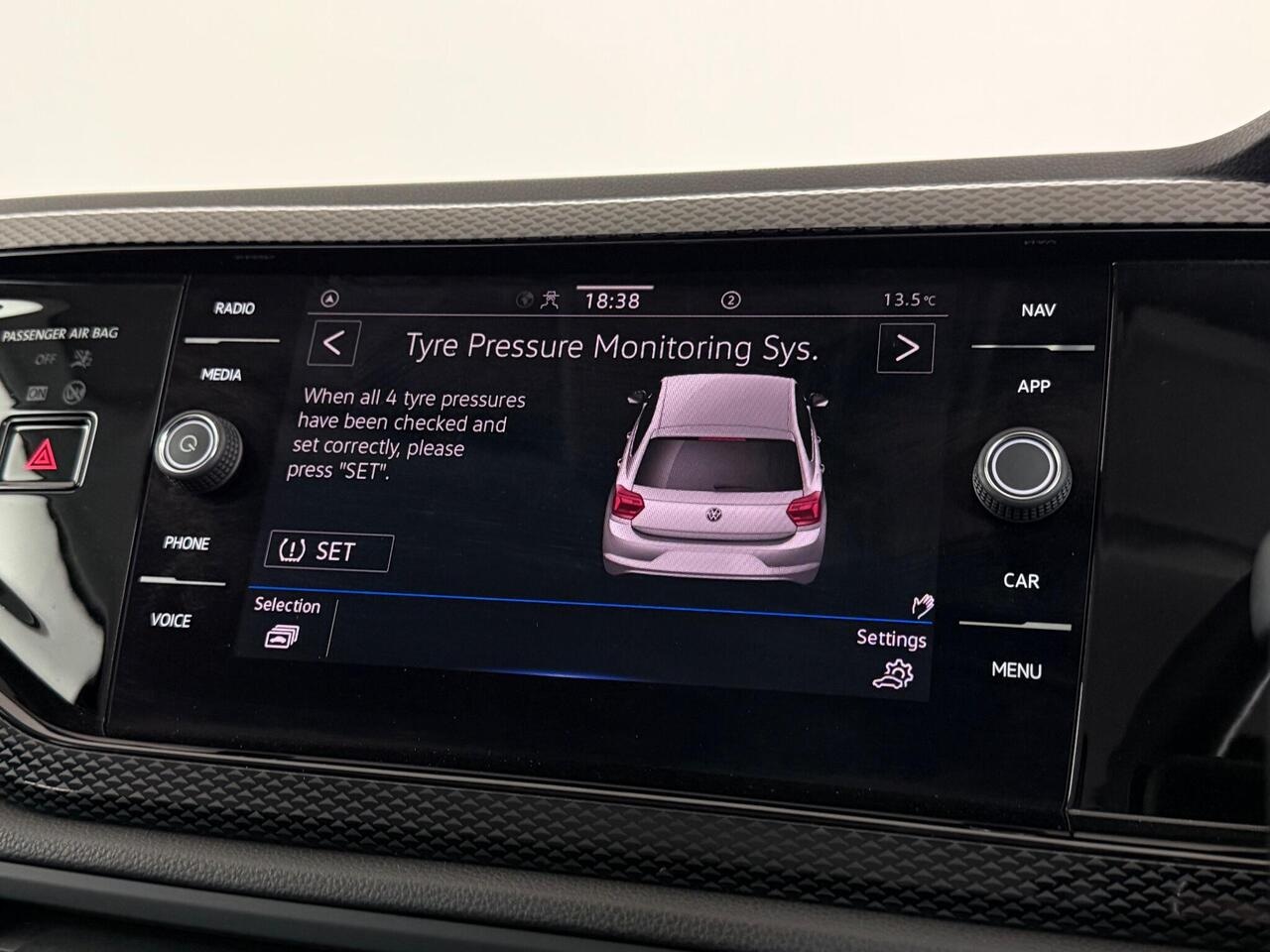 Volkswagen Polo thumbnail Infotainment System
