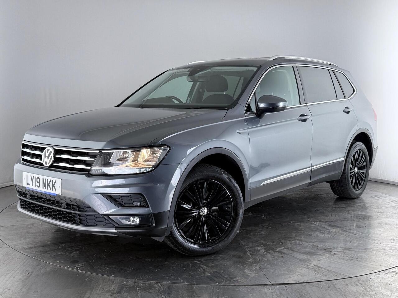 Volkswagen Tiguan Allspace thumbnail Front Left