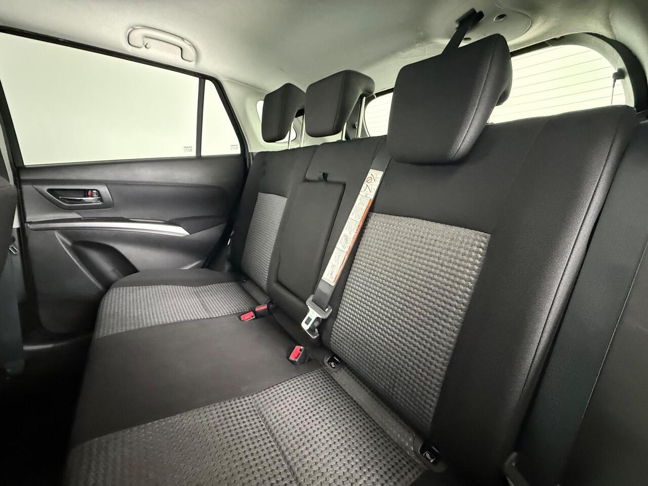 Suzuki S-Cross thumbnail Seats Rear