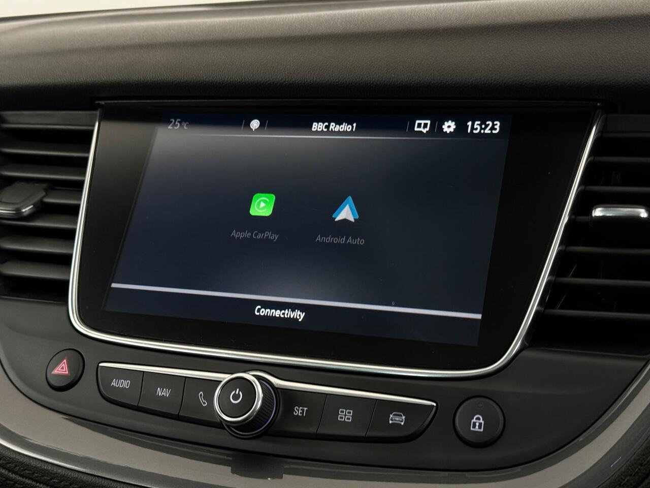 Vauxhall Grandland X thumbnail Infotainment System