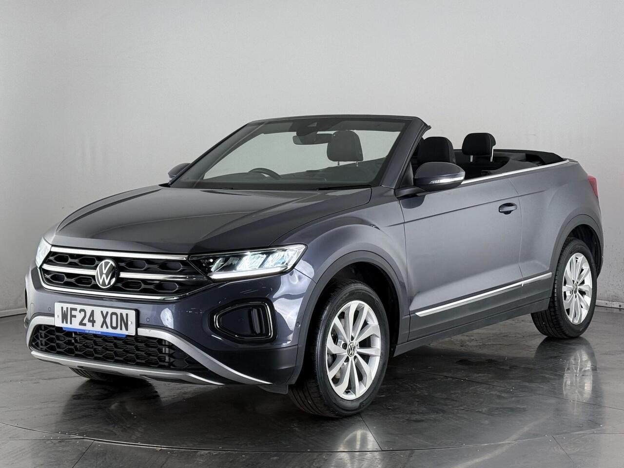 Volkswagen T-Roc thumbnail Front Left