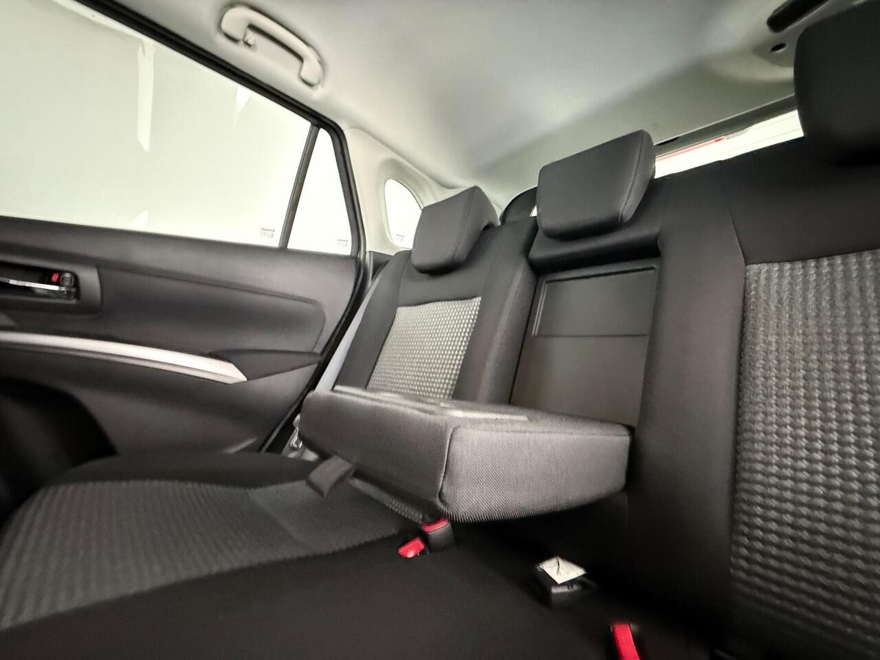 Suzuki S-Cross thumbnail Seats Rear