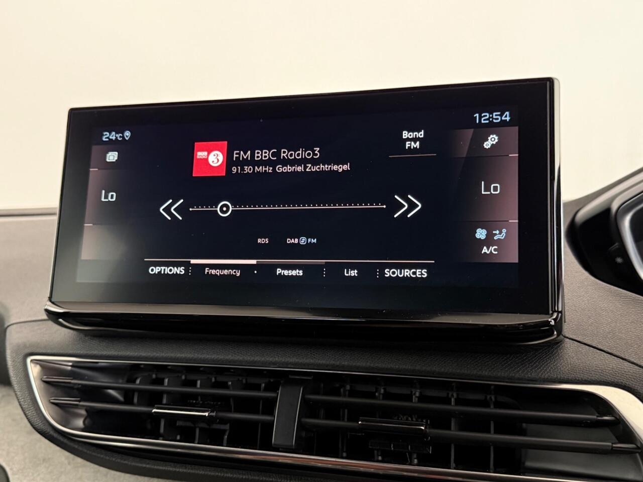 Peugeot 3008 thumbnail Infotainment System