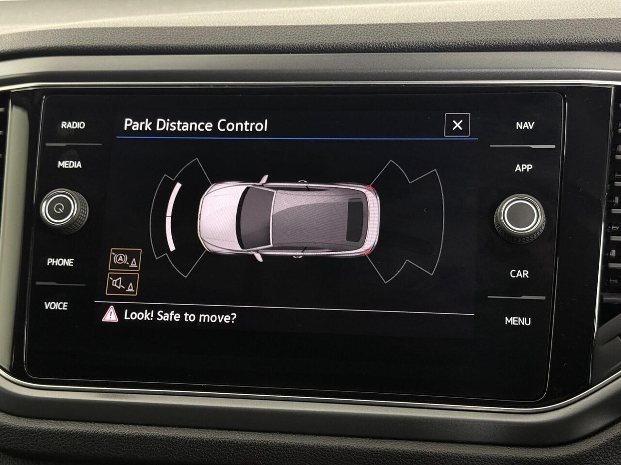 Volkswagen T-Roc thumbnail Infotainment System
