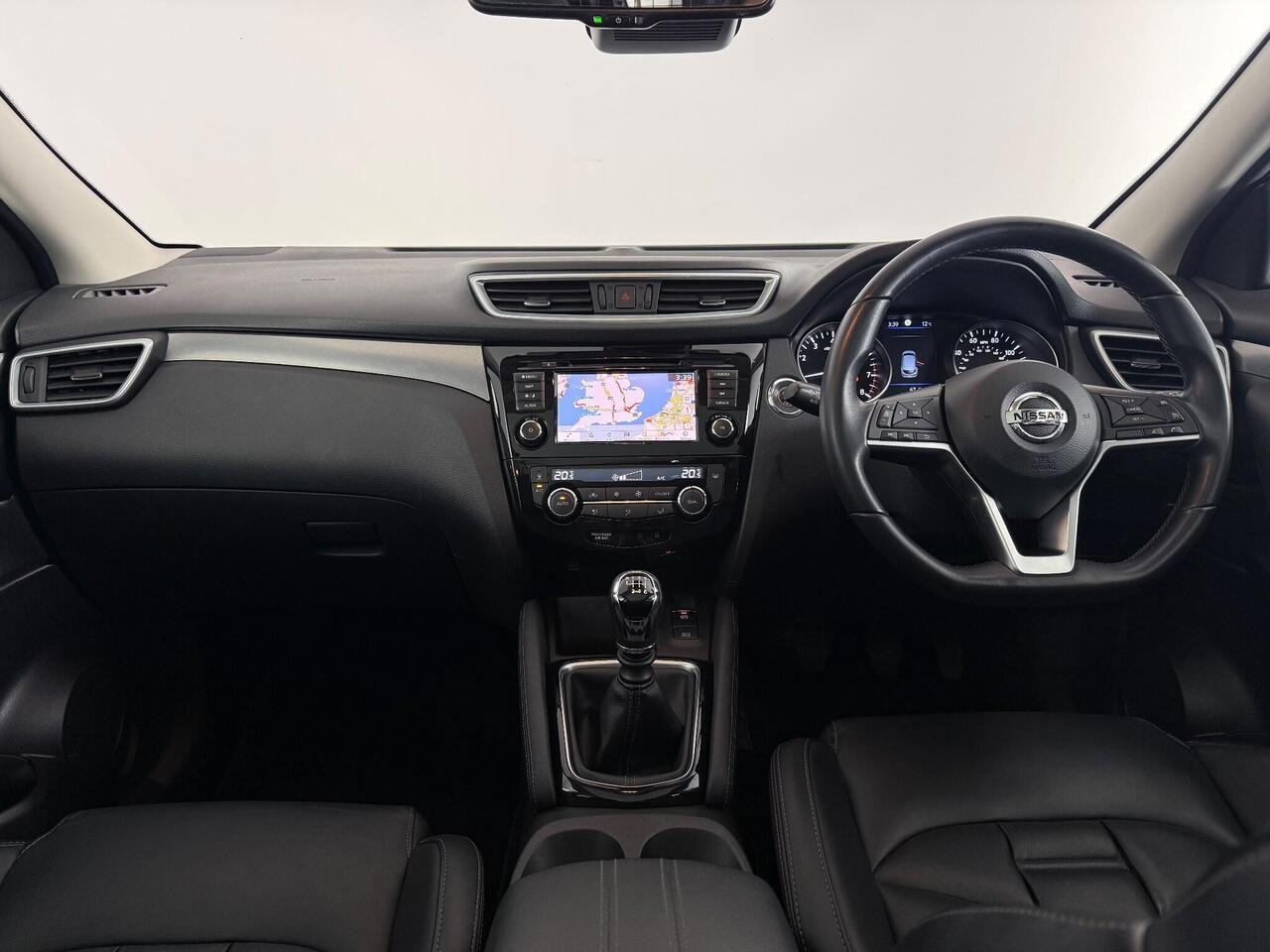 Nissan Qashqai thumbnail Interior Front