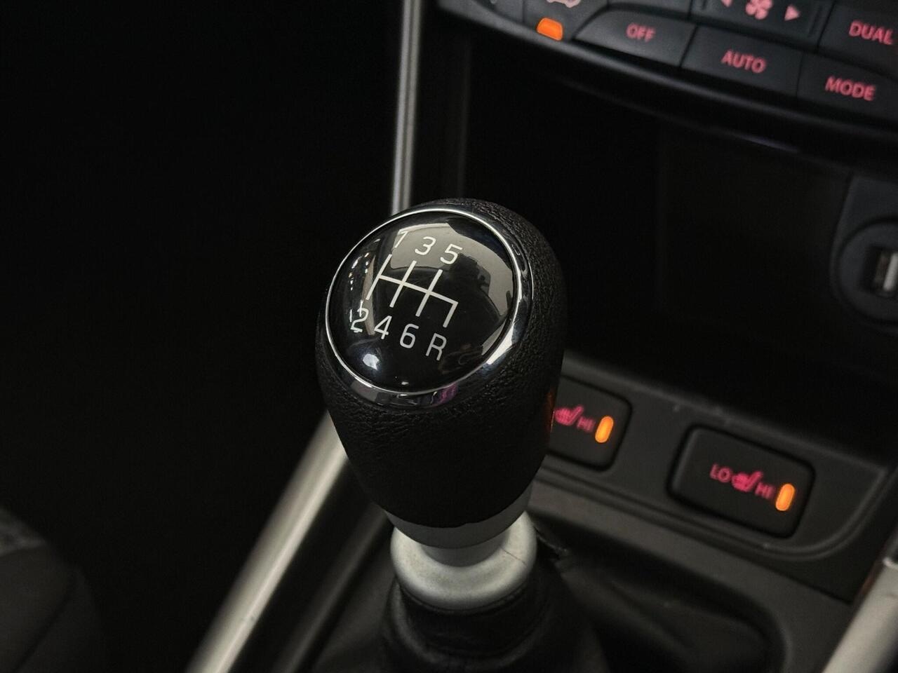 Suzuki S-Cross thumbnail Interior Front