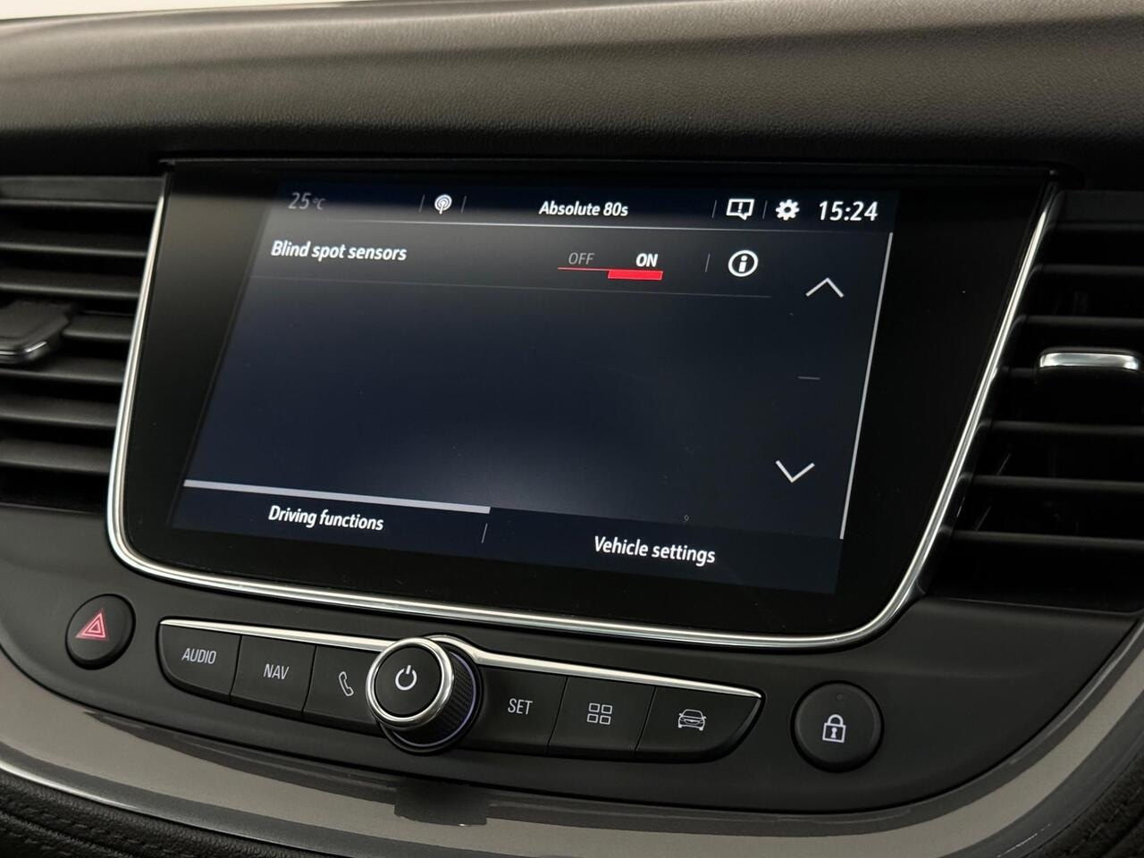 Vauxhall Grandland X thumbnail Infotainment System