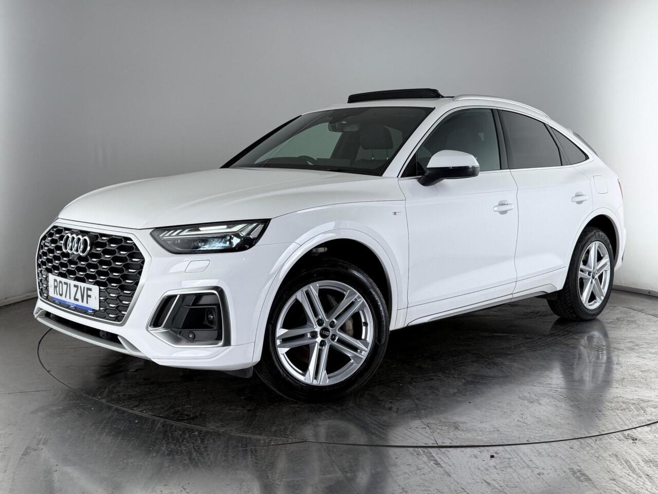 Audi Q5 thumbnail Front Left