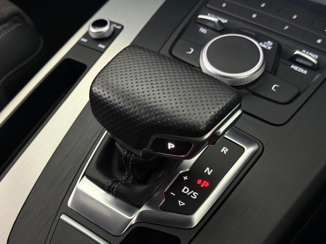 Audi Q5 thumbnail Interior Front