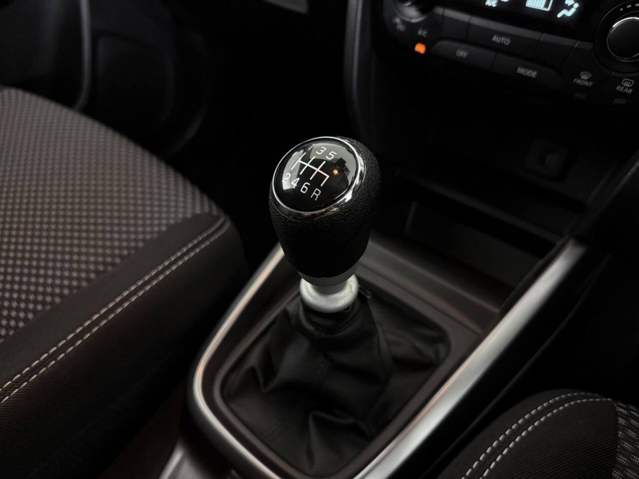 Suzuki Vitara thumbnail Interior Front