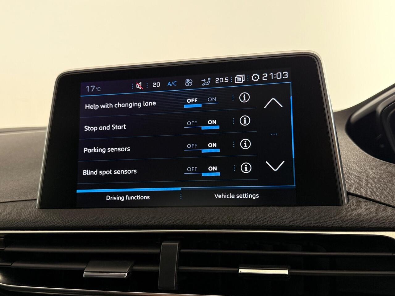 Peugeot 3008 thumbnail Infotainment System