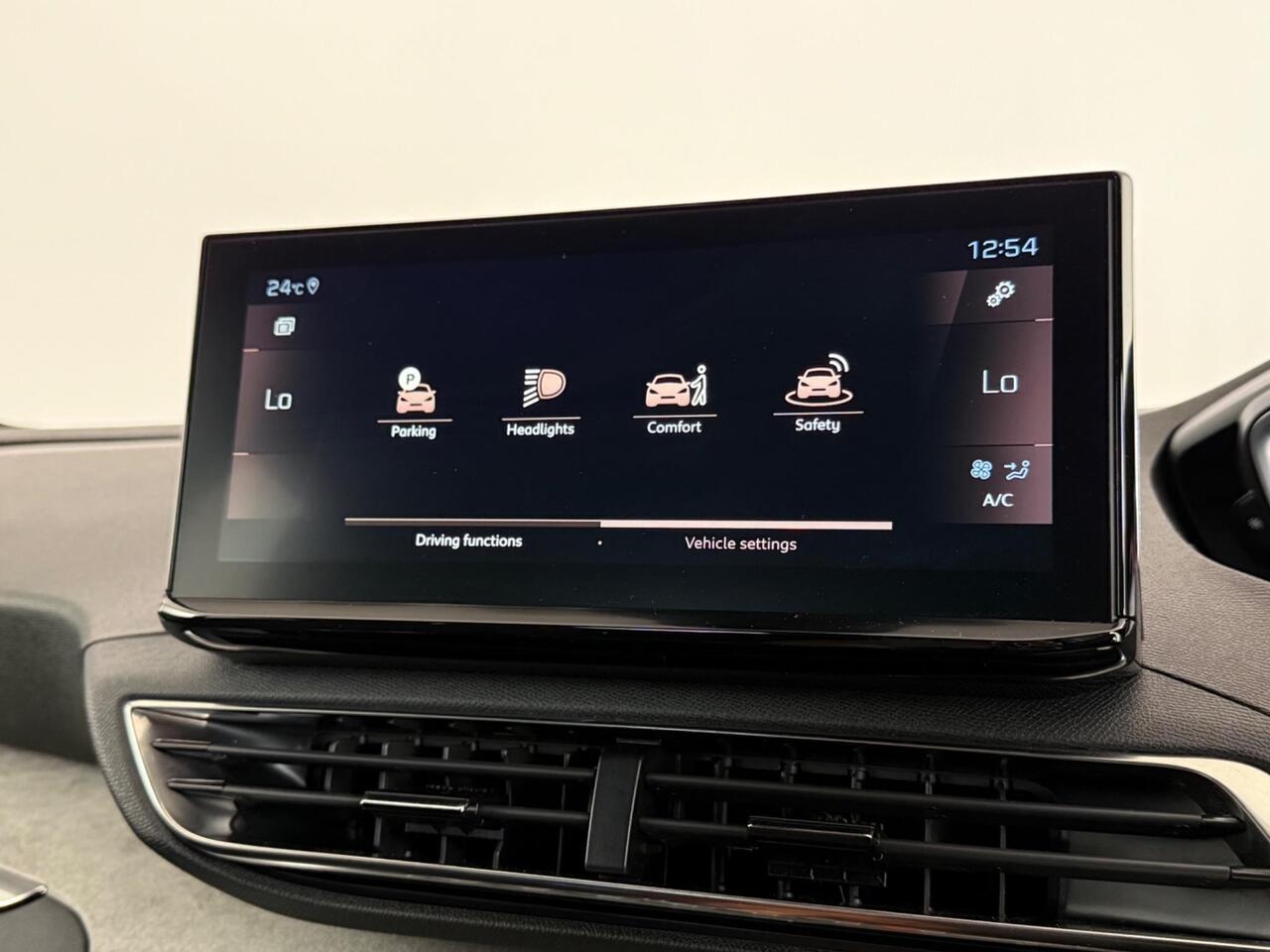 Peugeot 3008 thumbnail Infotainment System