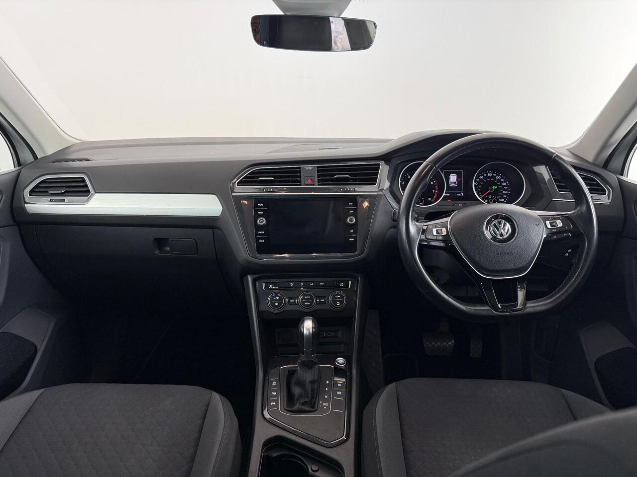 Volkswagen Tiguan thumbnail Interior Front