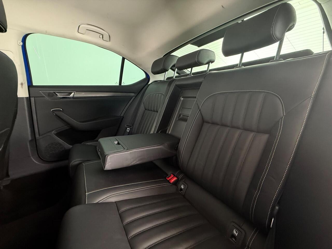 Skoda Superb thumbnail Seats Rear