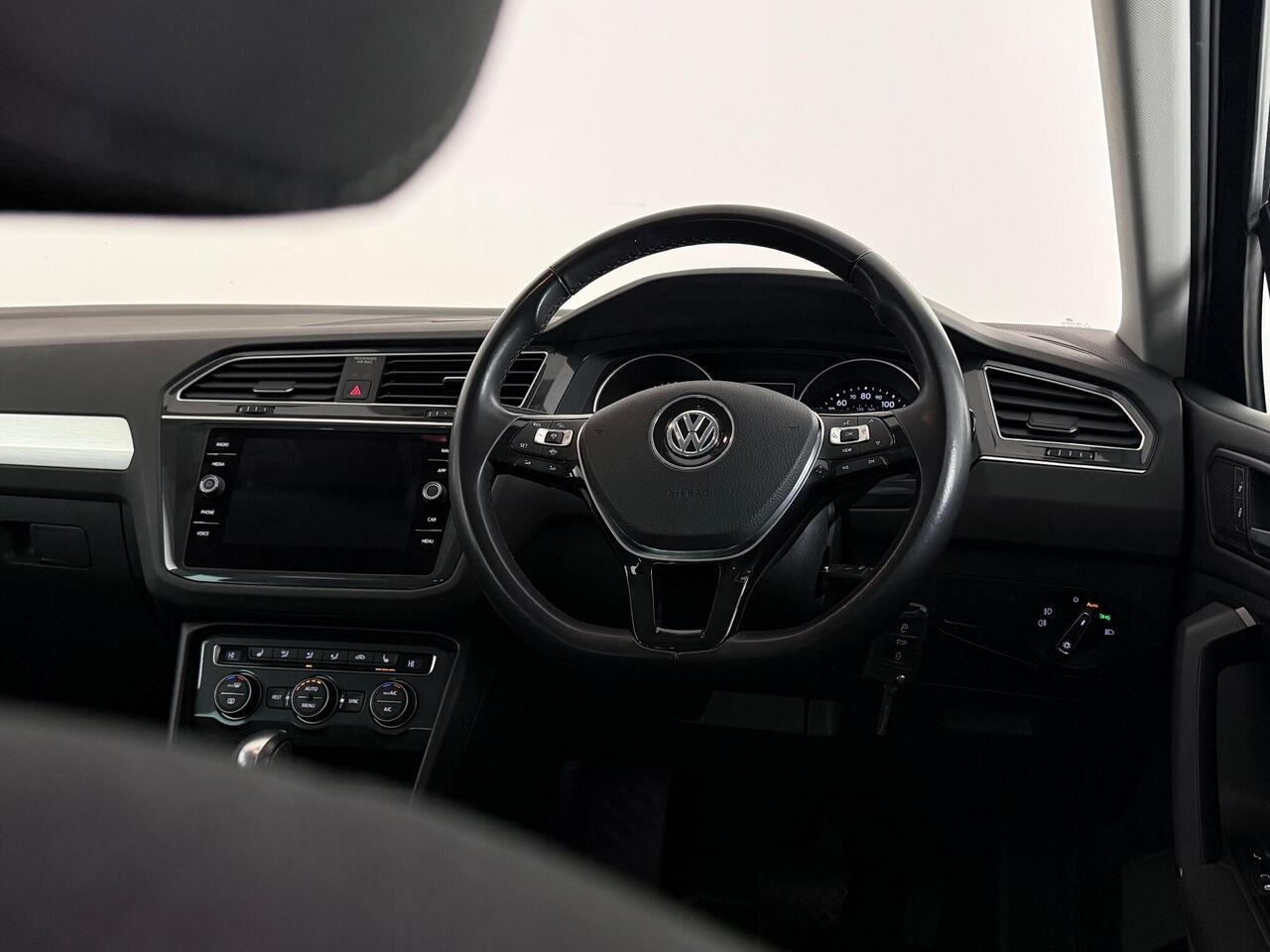 Volkswagen Tiguan thumbnail Steering Wheel
