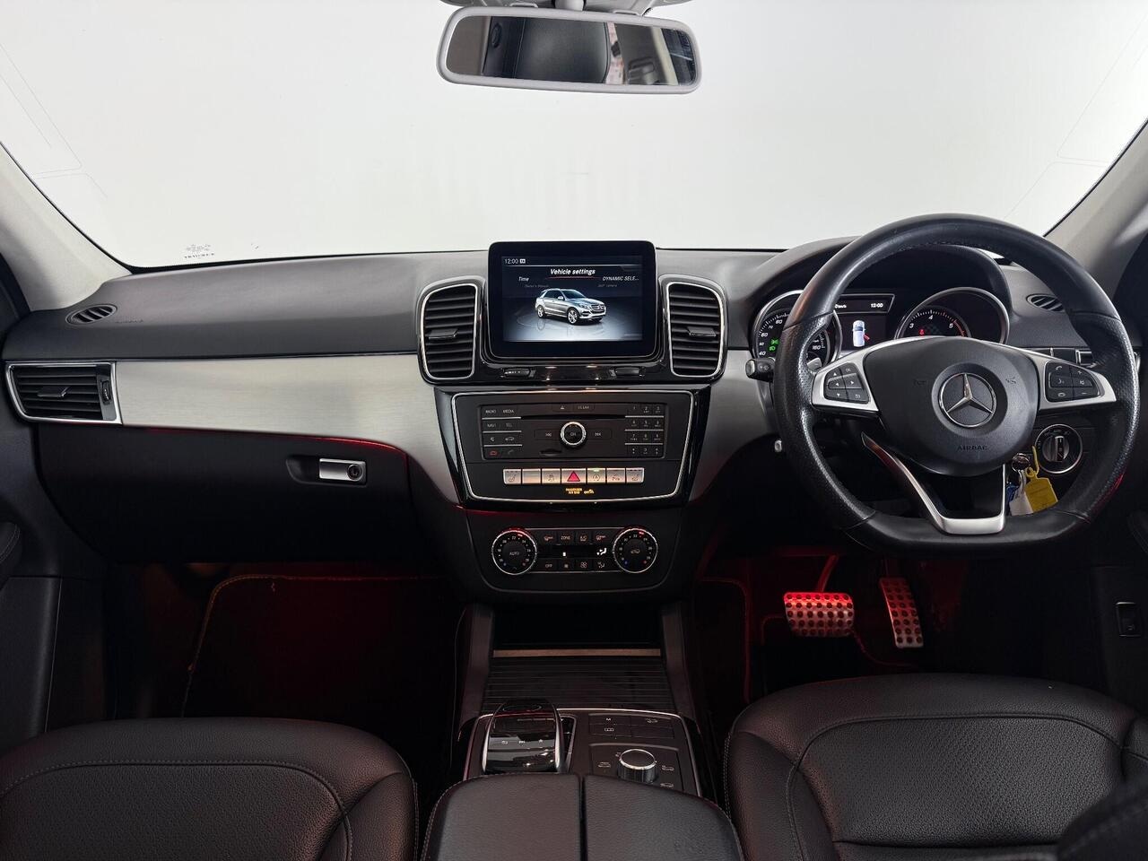 Mercedes-Benz GLE thumbnail Interior Front
