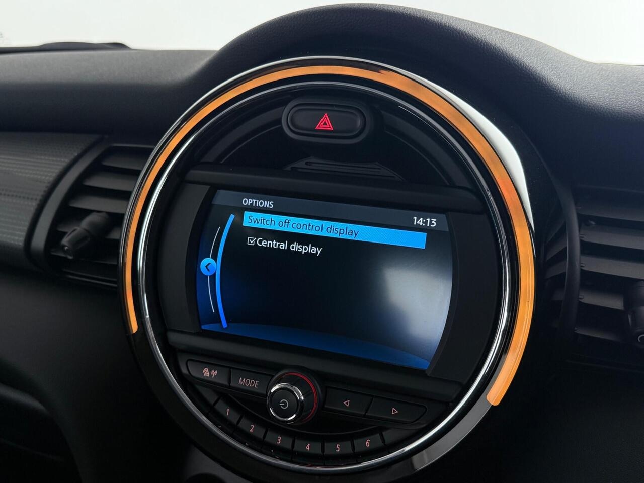 MINI Hatch thumbnail Infotainment System