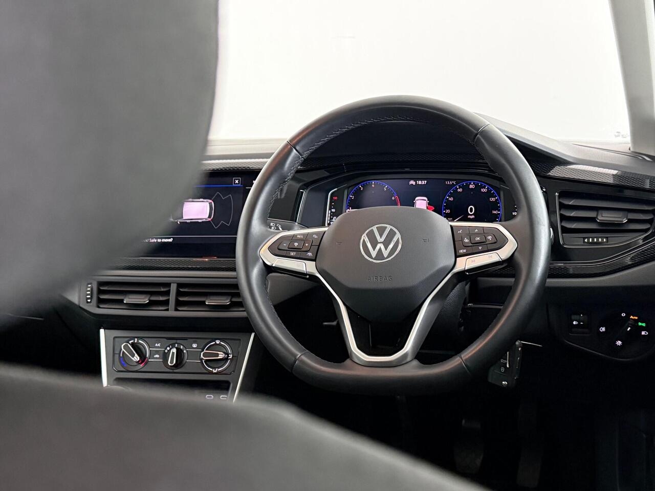 Volkswagen Polo thumbnail Steering Wheel