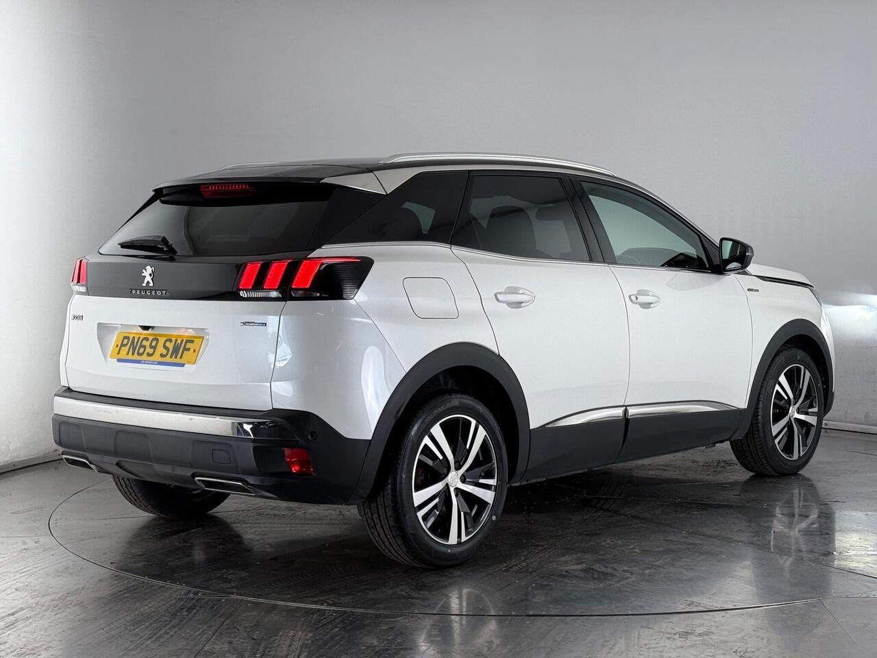 Peugeot 3008 thumbnail Rear Right