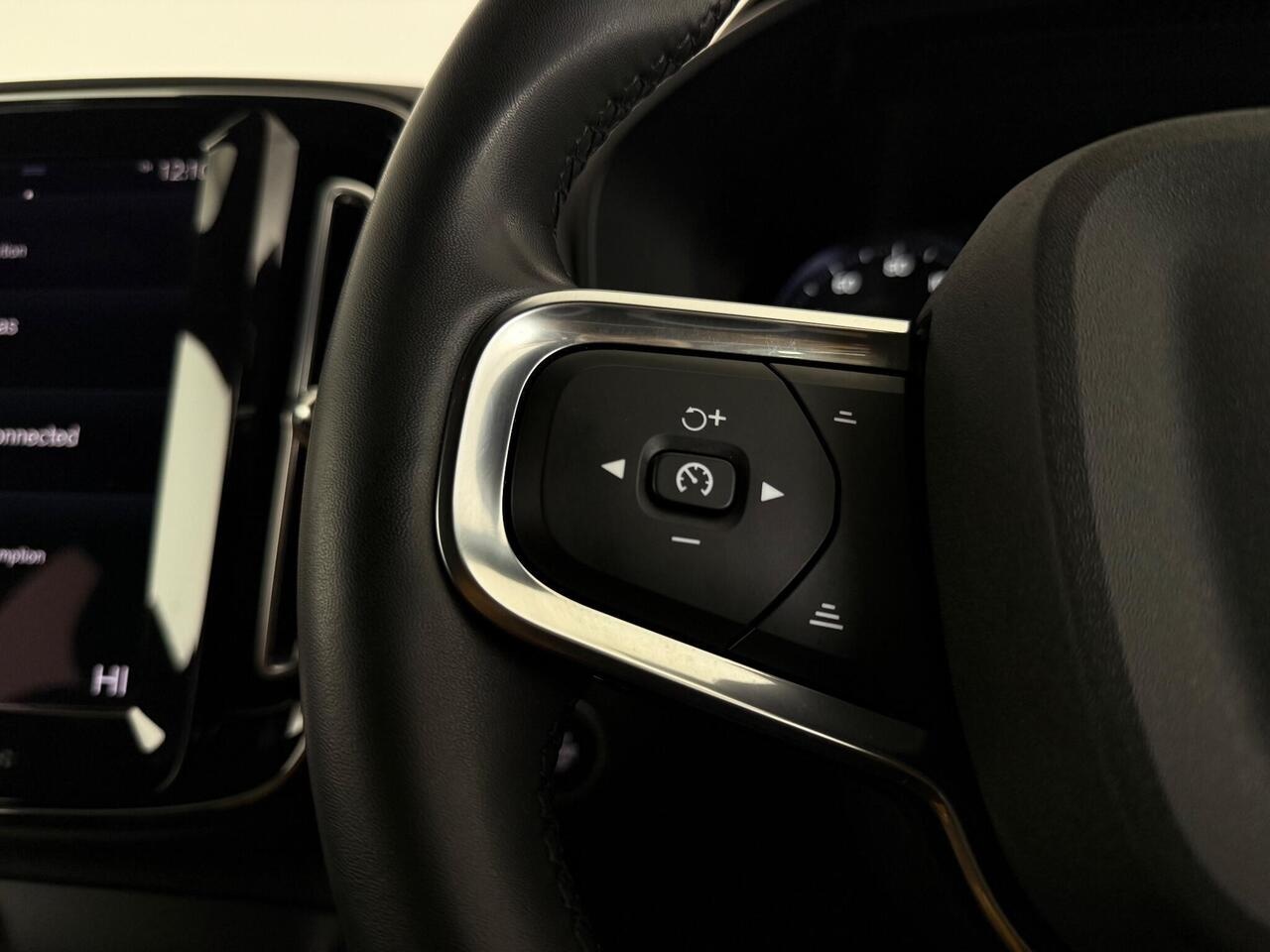 Volvo XC40 thumbnail Misc Controls