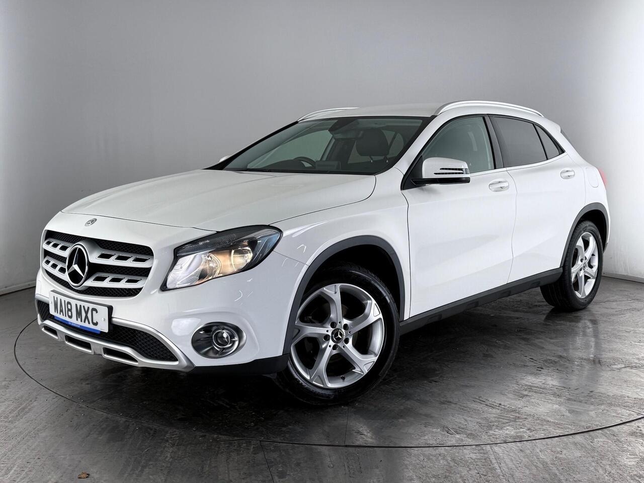 Mercedes-Benz GLA thumbnail Front Left