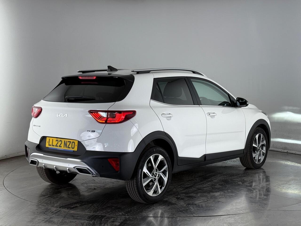 Kia Stonic thumbnail Rear Right