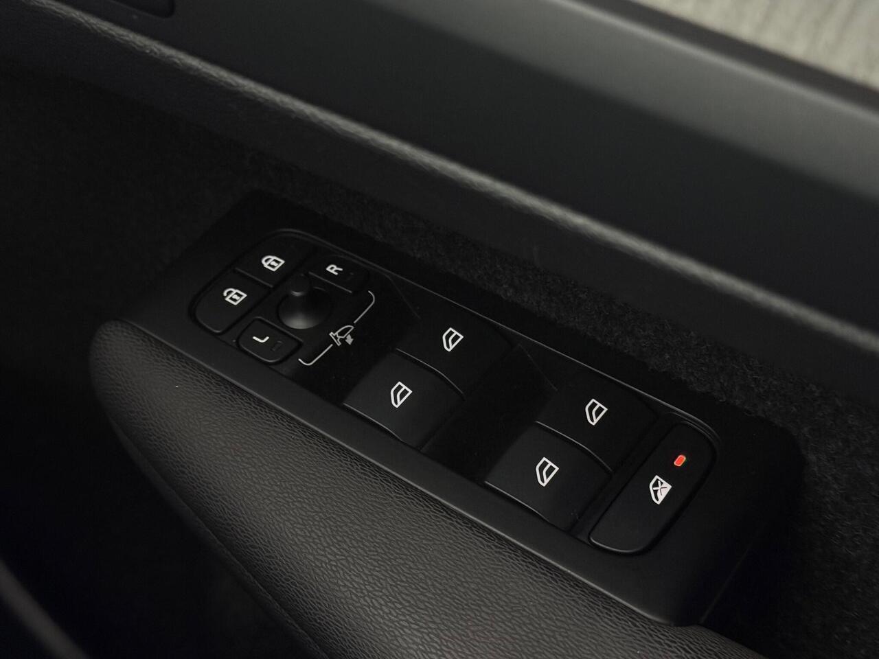 Volvo XC40 thumbnail Misc Controls