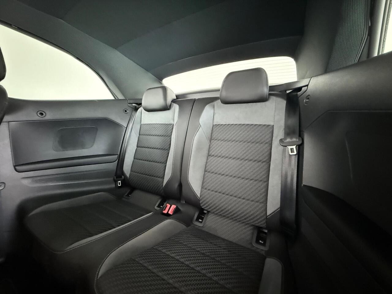 Volkswagen T-Roc thumbnail Seats Rear