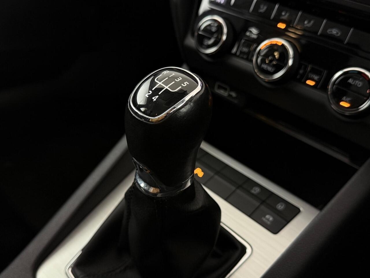 Skoda Octavia thumbnail Interior Front