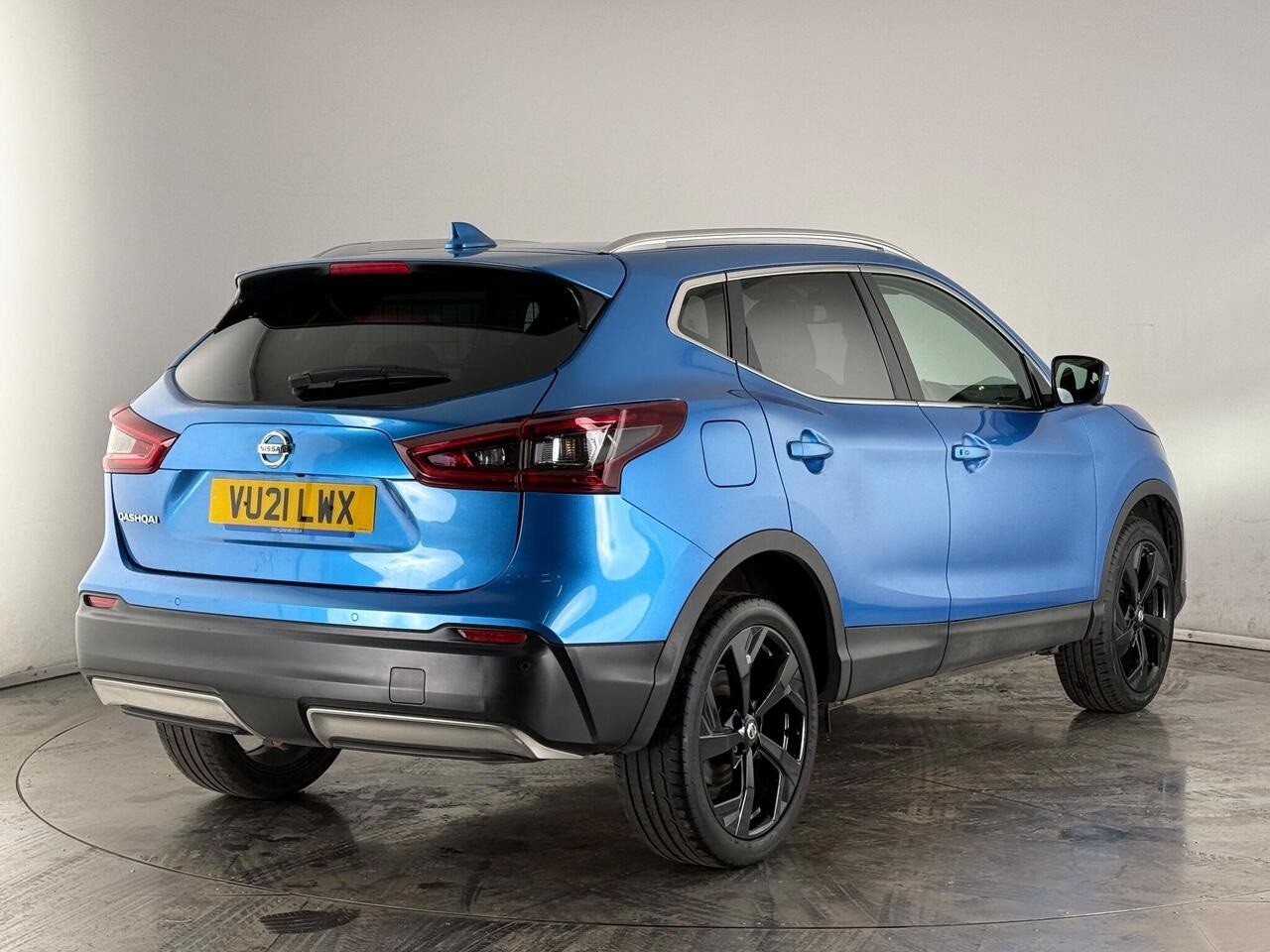 Nissan Qashqai thumbnail Rear Right