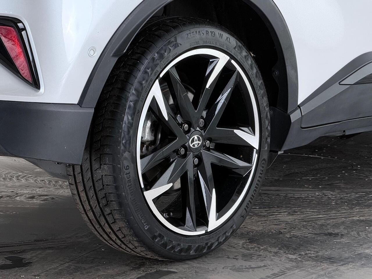 Toyota C-HR thumbnail Wheel