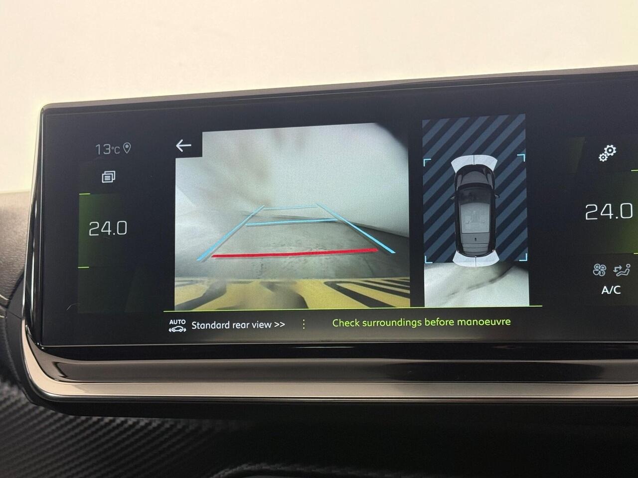 Peugeot 208 thumbnail Infotainment System