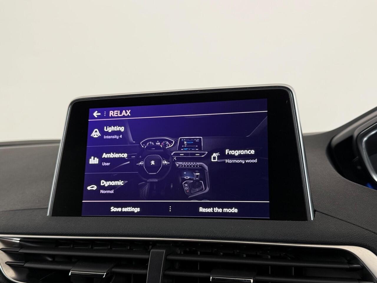 Peugeot 3008 thumbnail Infotainment System