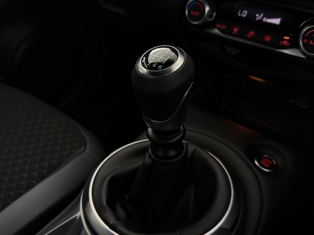 Nissan Juke thumbnail Interior Front