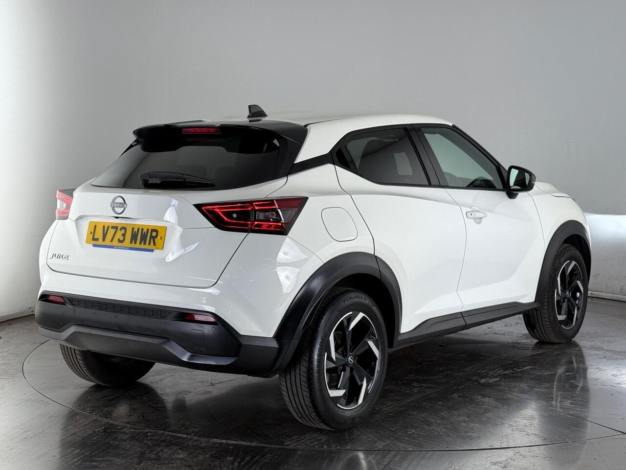 Nissan Juke thumbnail Rear Right