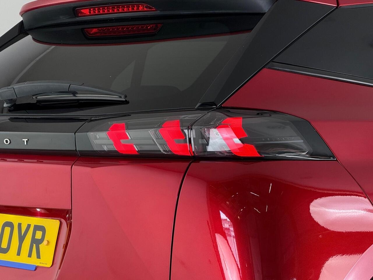 Peugeot 2008 thumbnail Lights Rear