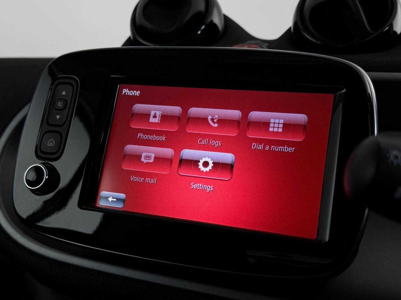 Smart fortwo thumbnail Infotainment System