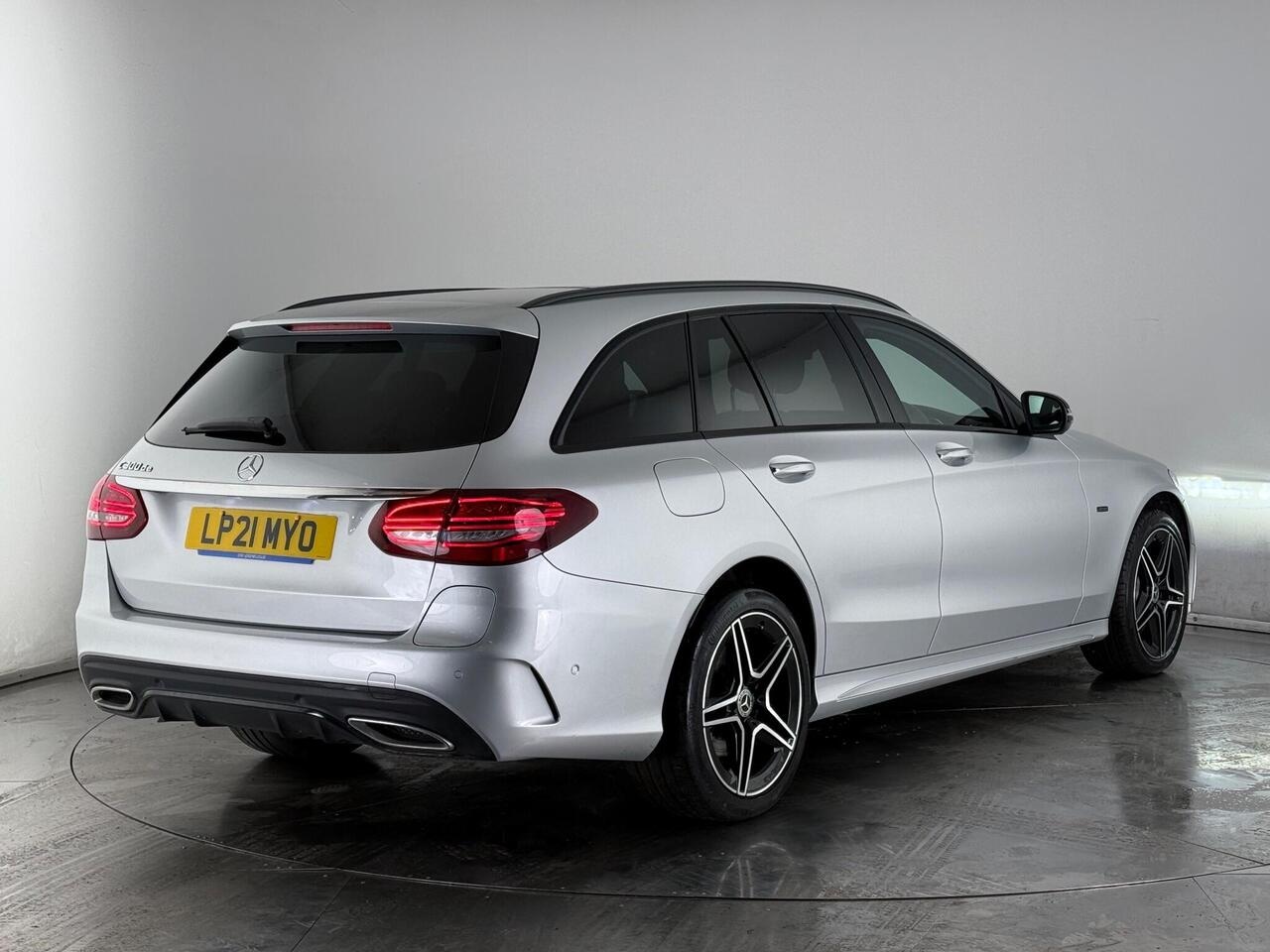 Mercedes-Benz C Class thumbnail Rear Right