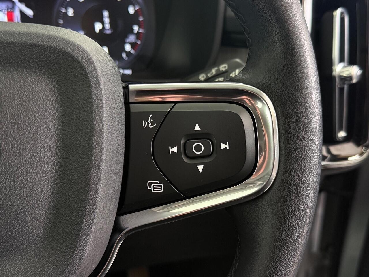 Volvo XC40 thumbnail Misc Controls