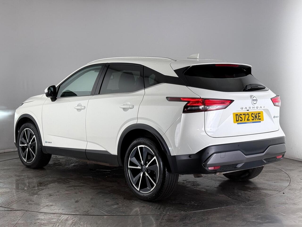 Nissan Qashqai thumbnail Rear Left