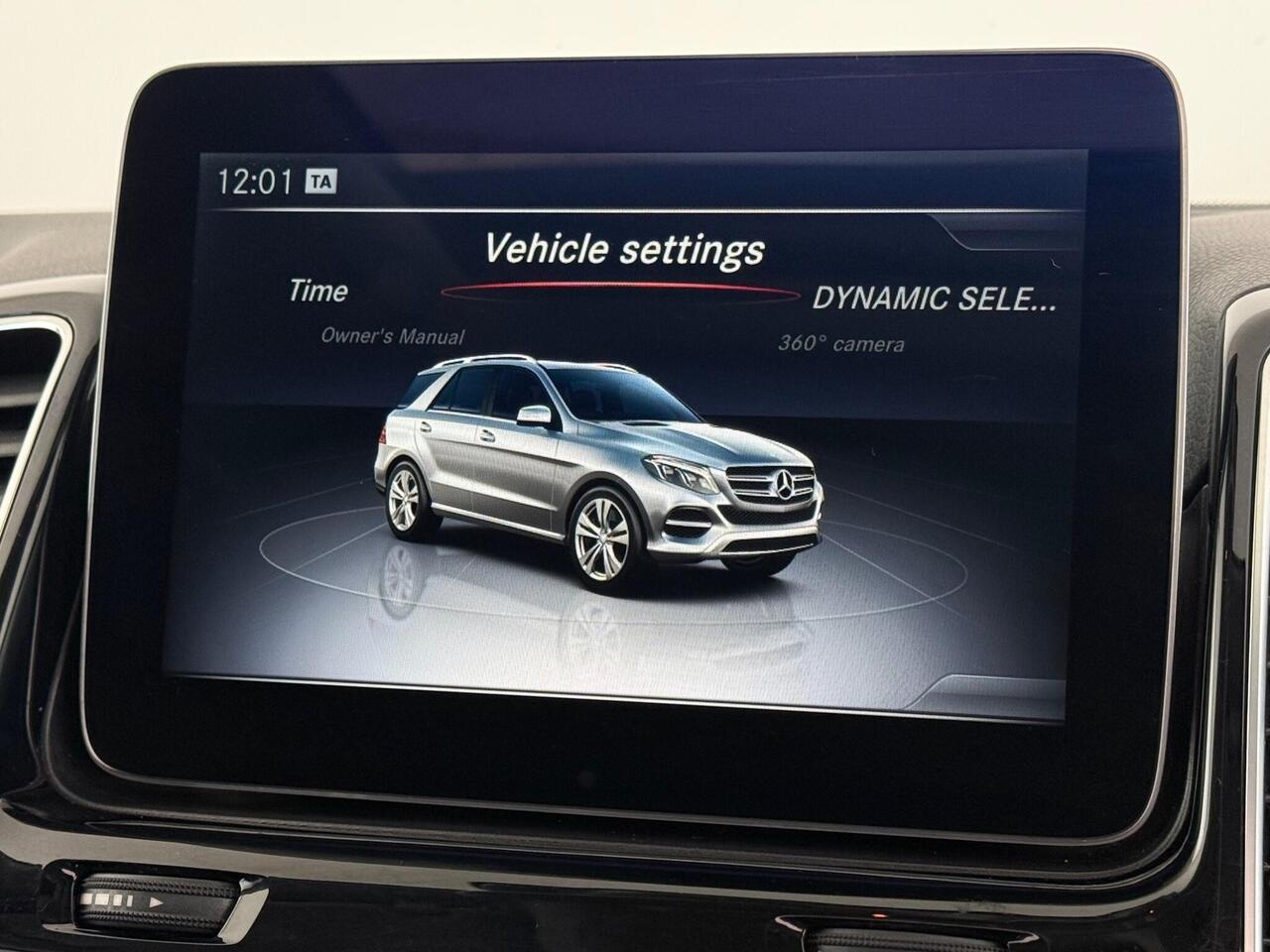 Mercedes-Benz GLE thumbnail Infotainment System