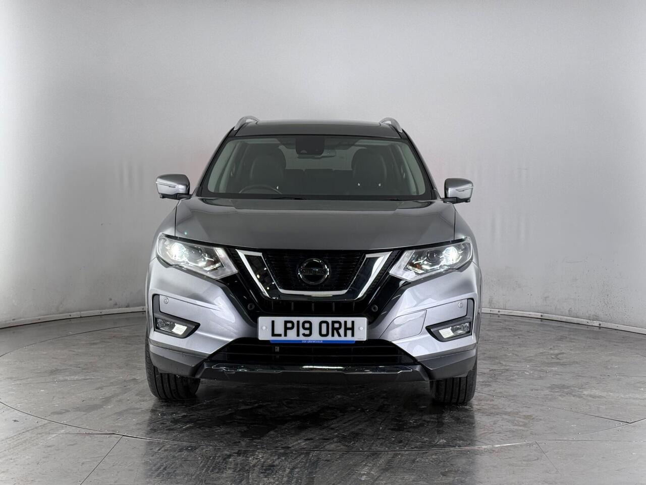Nissan X-Trail thumbnail Front
