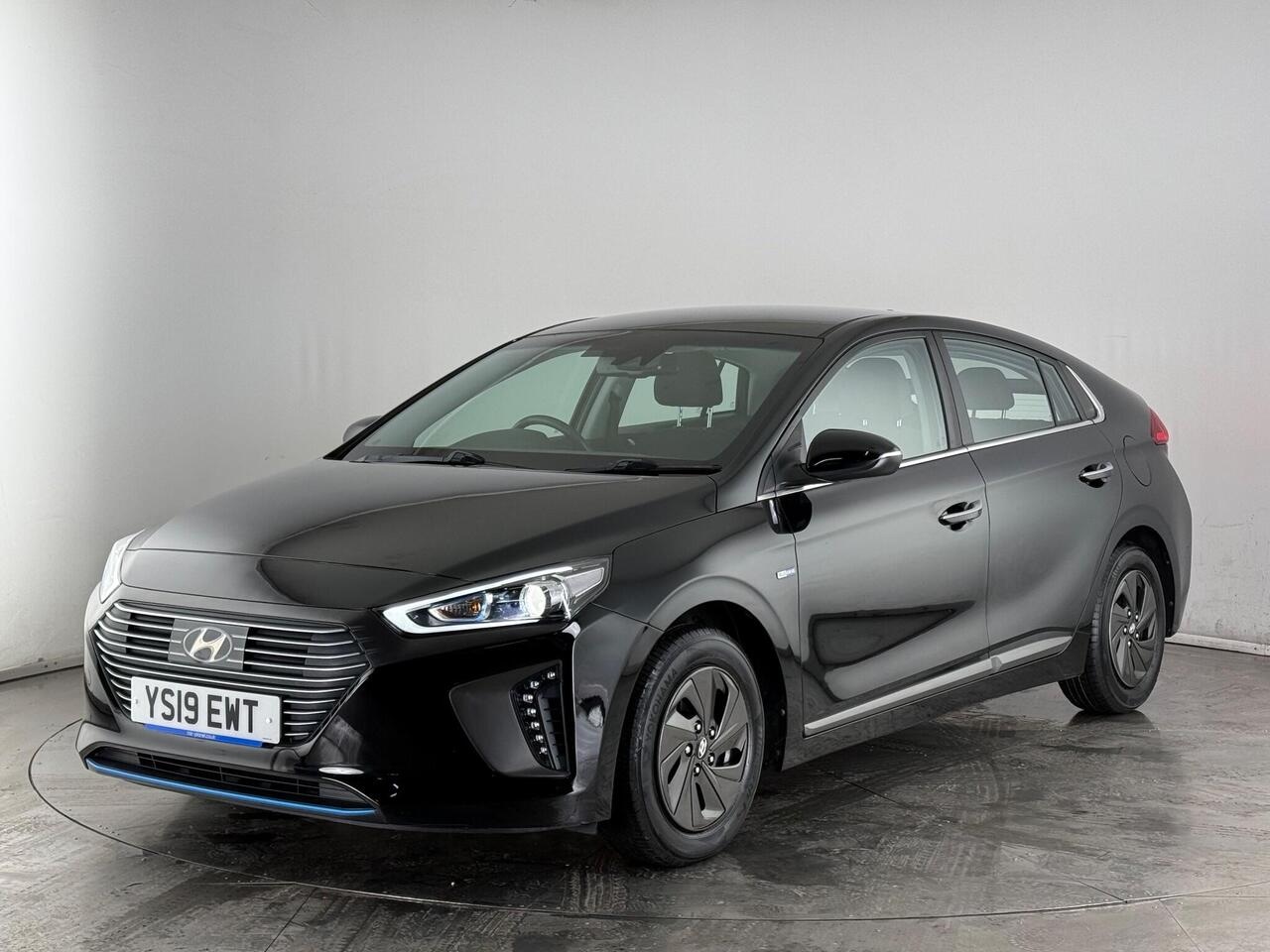 Hyundai IONIQ thumbnail Front Left