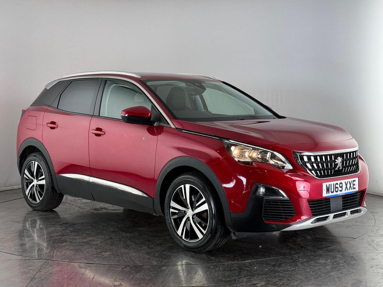 Peugeot 3008 thumbnail Front Right